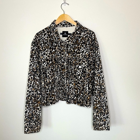 Volcom Women's Super Stoney Cropped Boxy Denim Jacket in leopard Print preppy - Picture 2 of 14